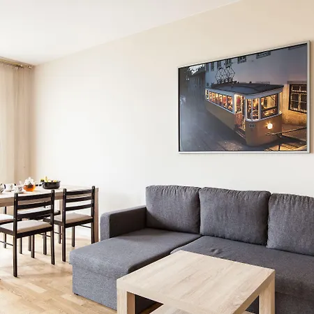 Warsaw Aparthotel 4* 바르샤바